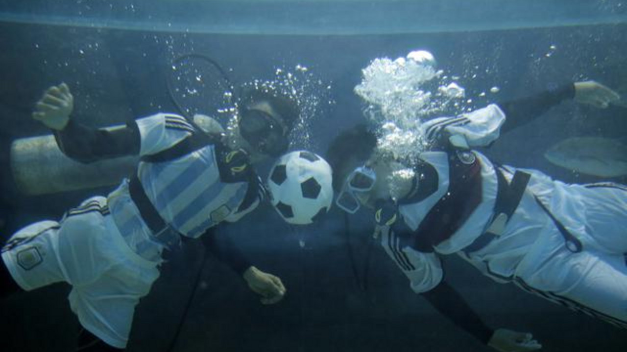 Fudbal pod vodom