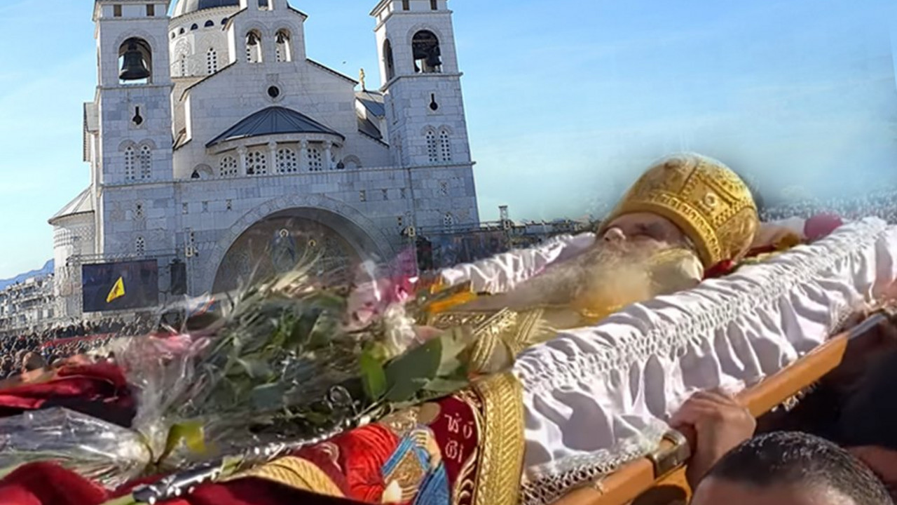 Aleksandar Vučić, Mitropolit Amfilohije