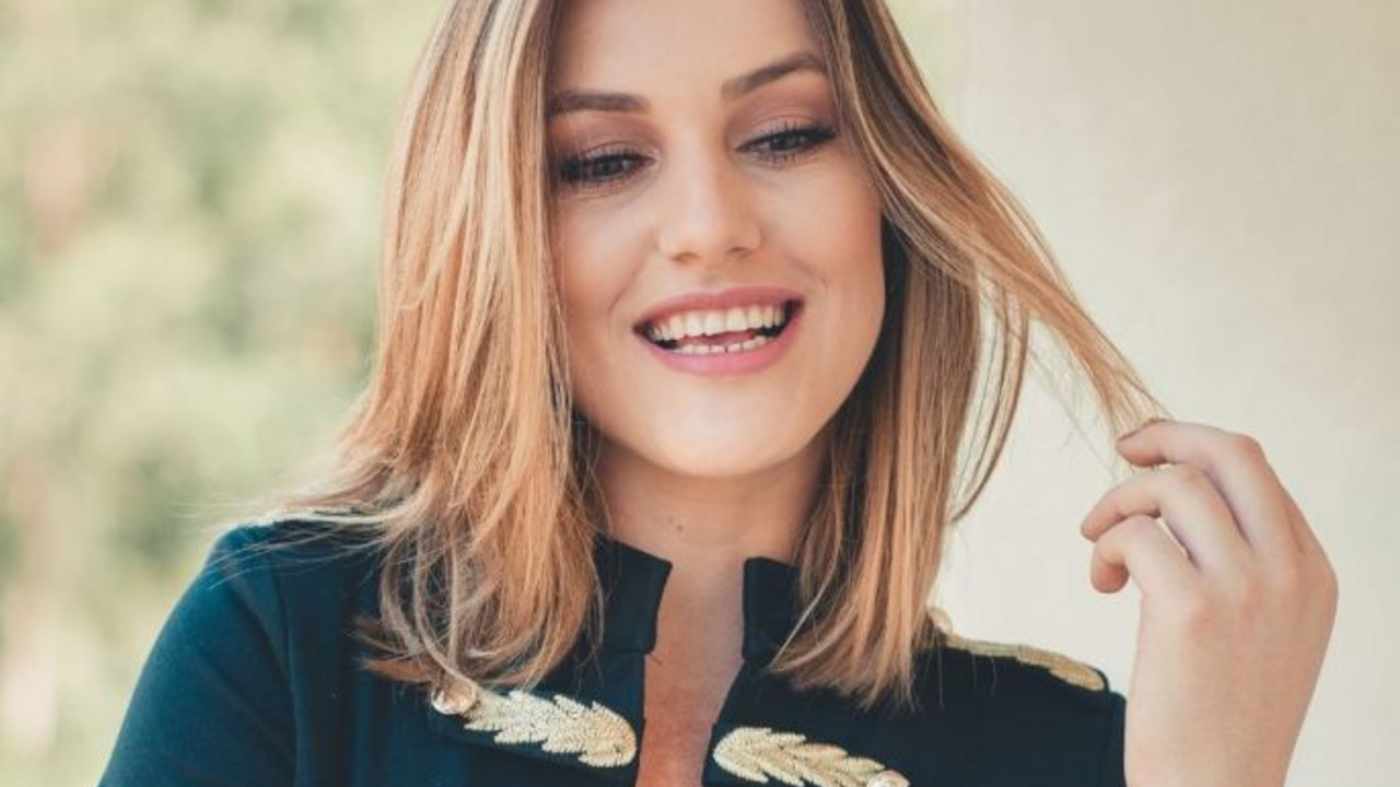 žena