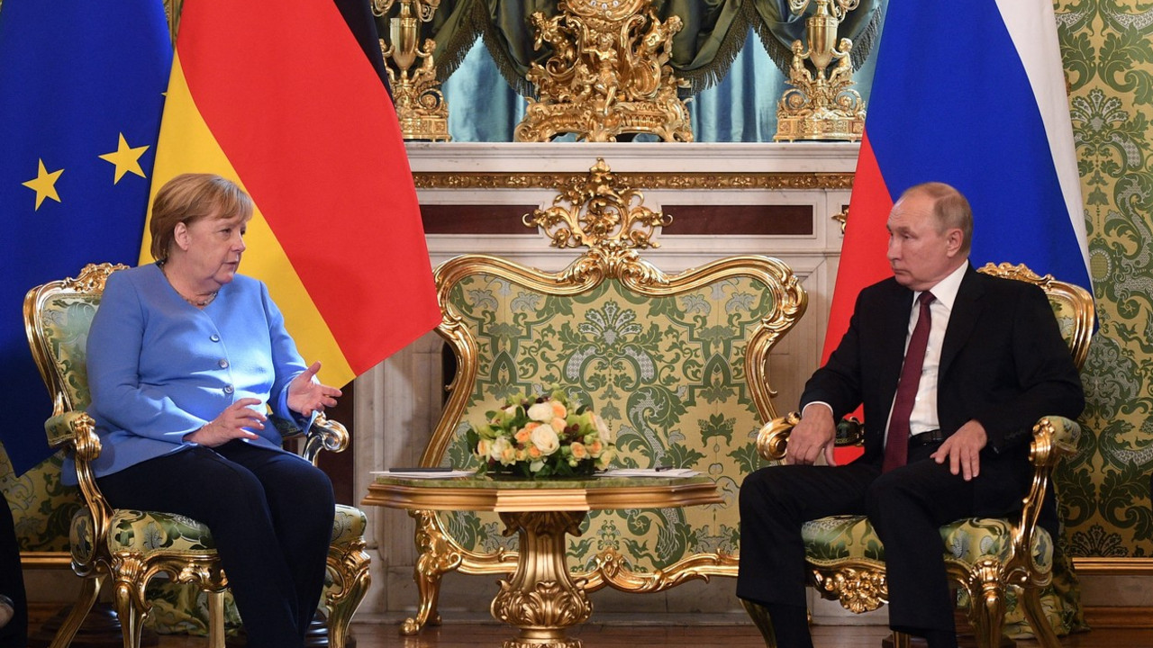 Vladimir Putin i Angela Merkel