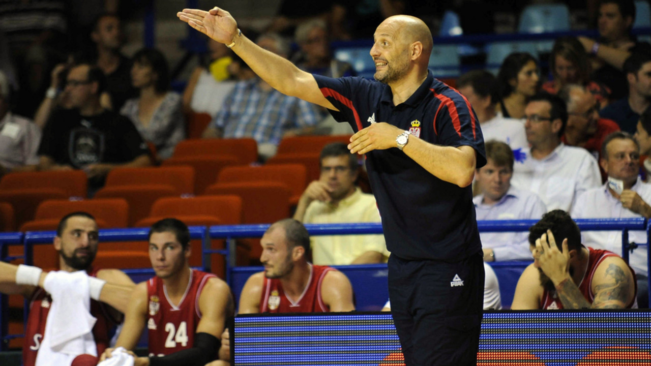 Selektor Aleksandar Đorđević u meču protiv Grčke na turniru u Pou