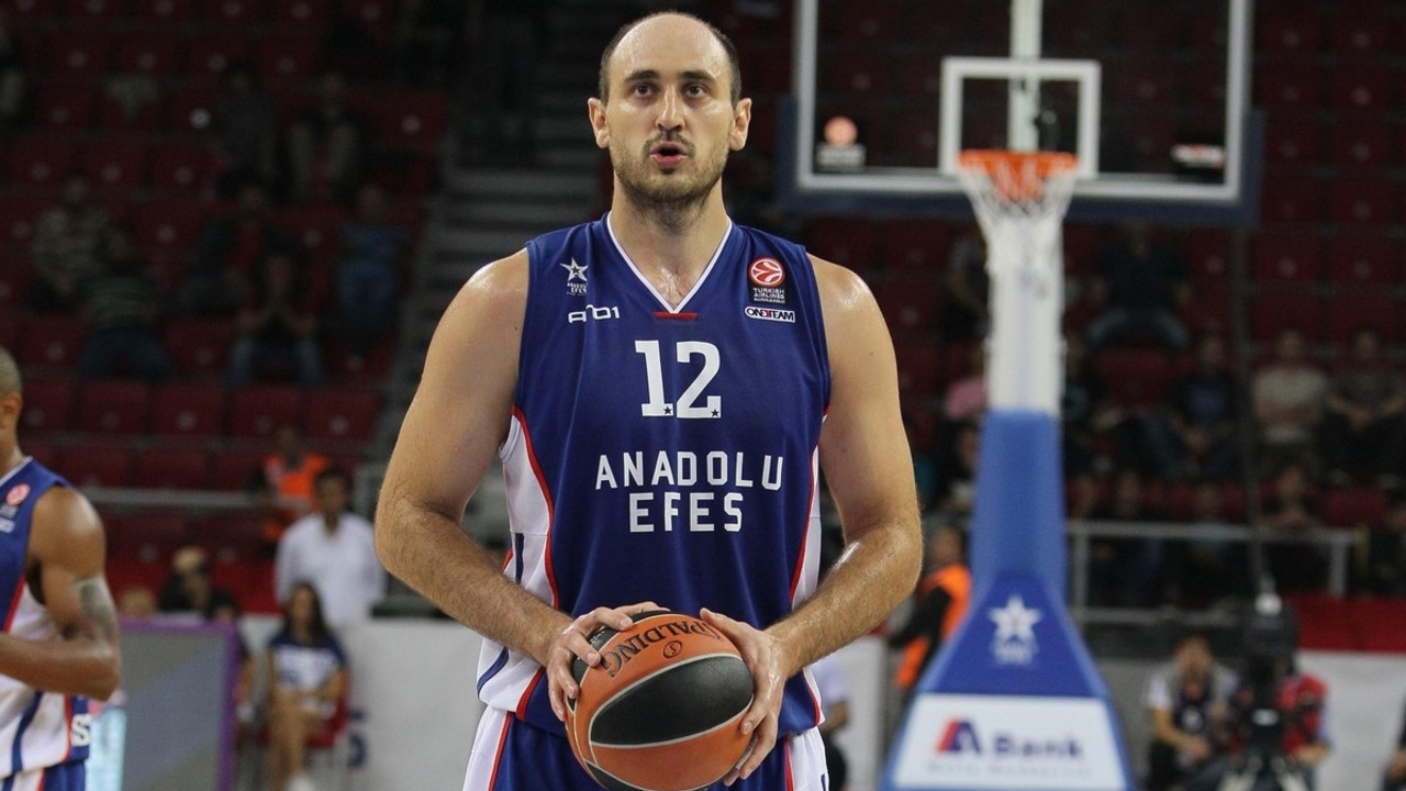 Nenad Krstić u dresu Anadolu Efesa