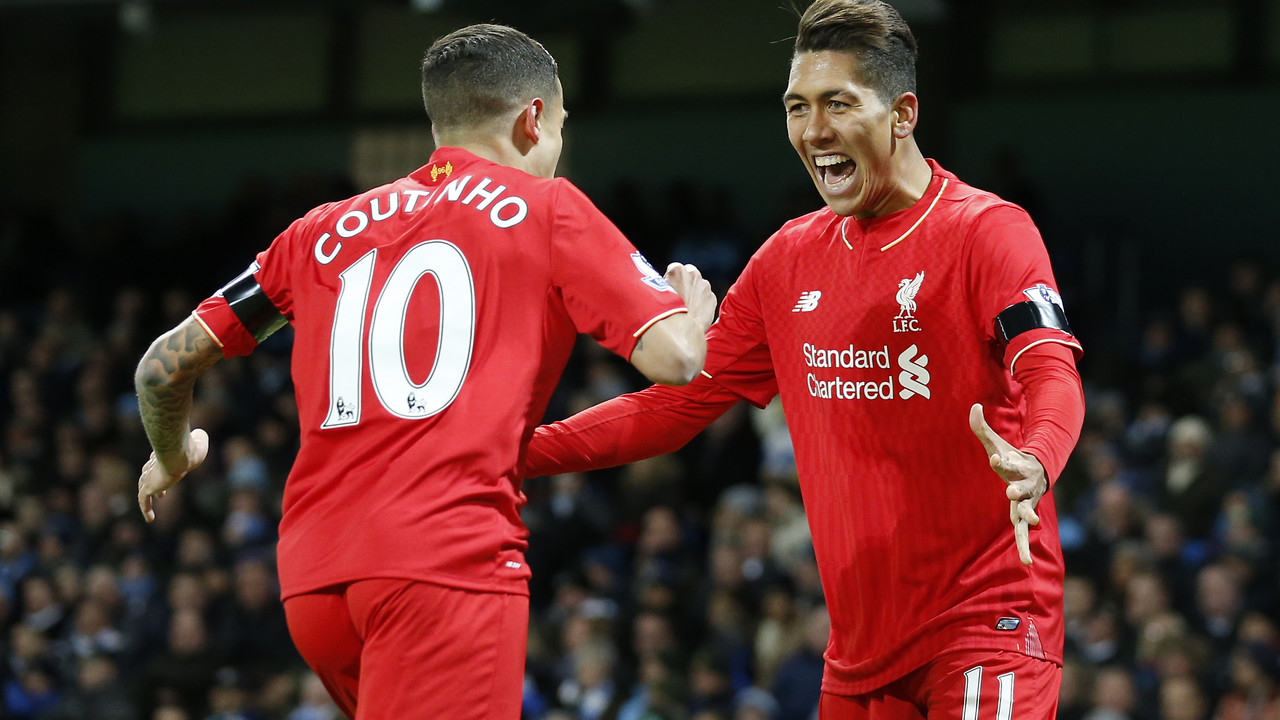 Filip Kutinjo i Roberto Firmino slave gol u meču protiv Mančester sitija