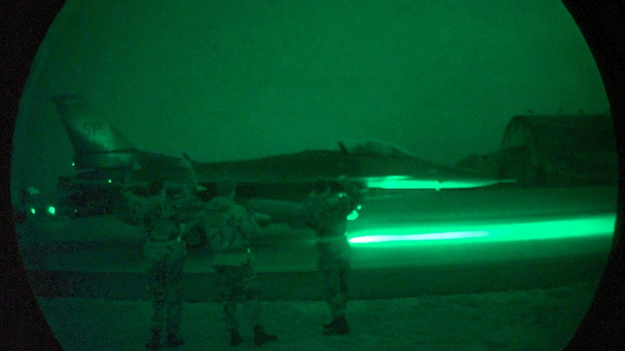 Avion F-16 pred noćni napad na Jugoslaviju 1999