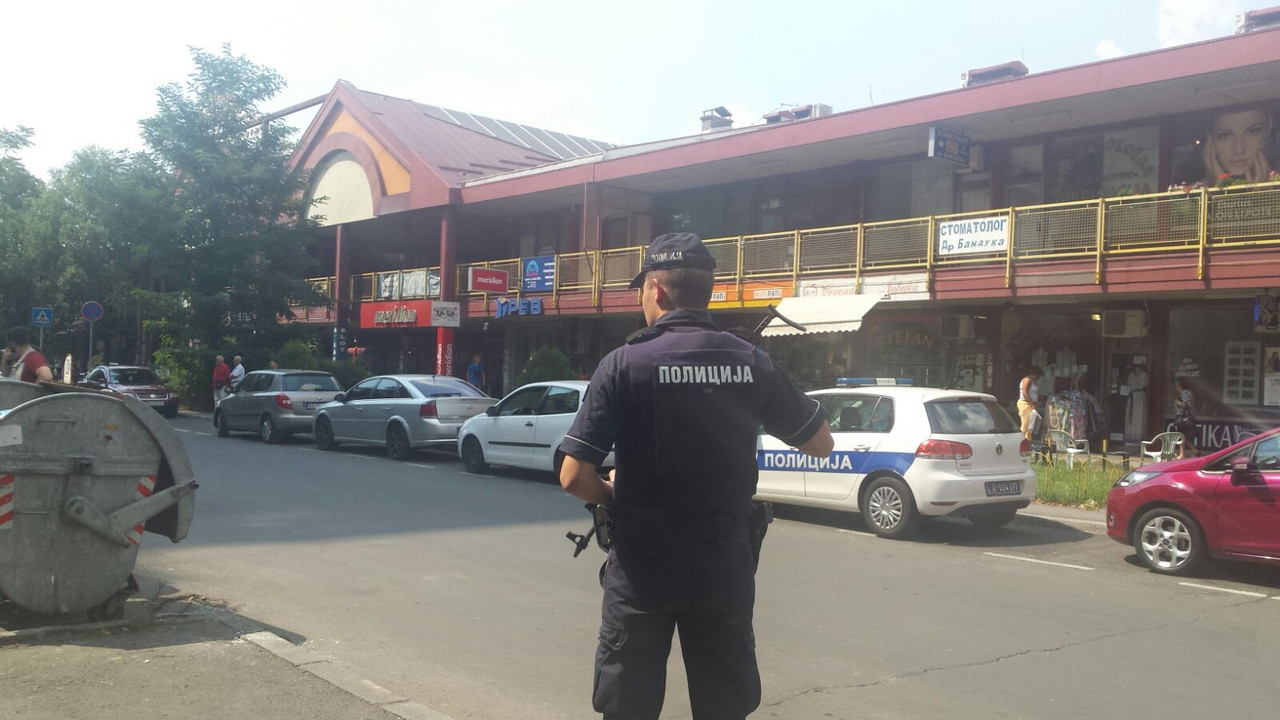 Policija ispred zgrade na Novom Beogradu