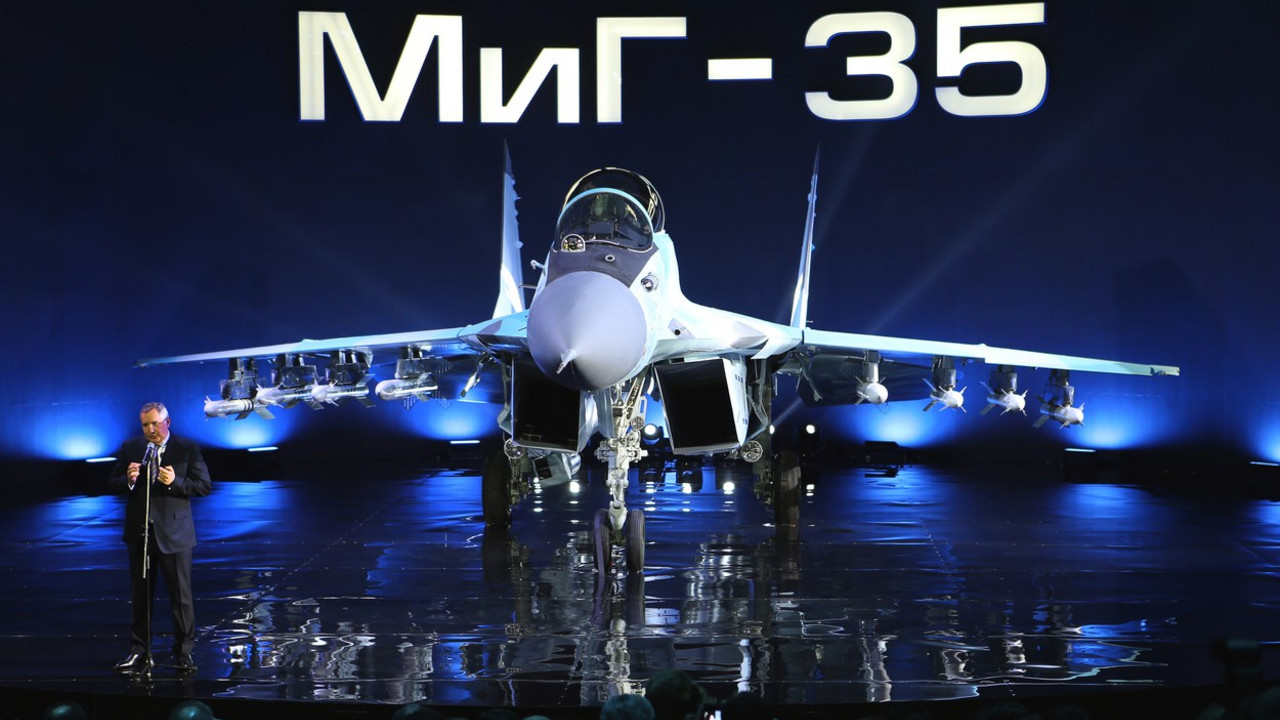 Rogozin predstavlja MiG-35
