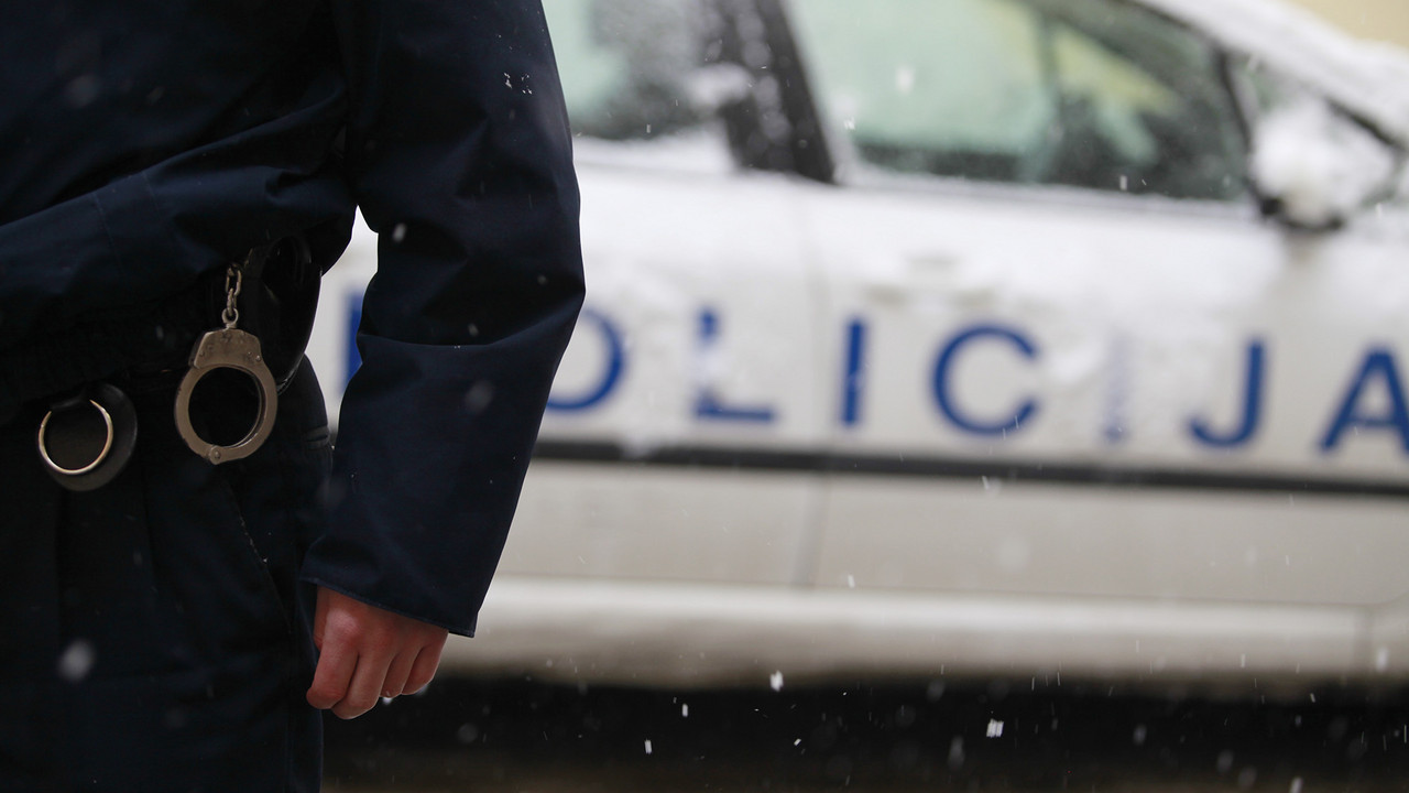 policija