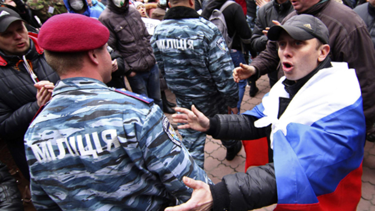 Proruski demonstranti opkolili policiju