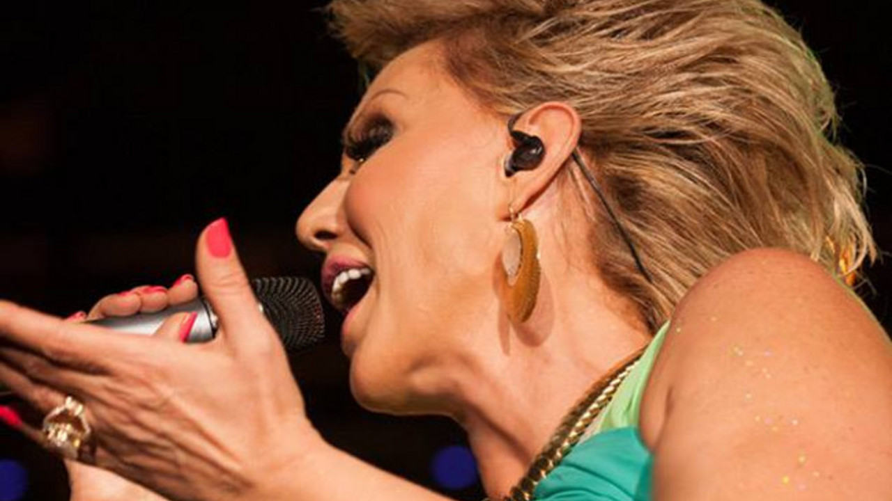 Lepa Brena