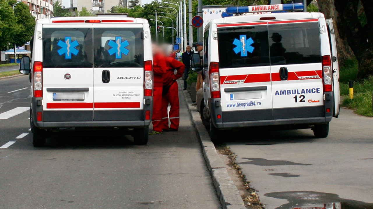 Potukli se mladići u tramvaju