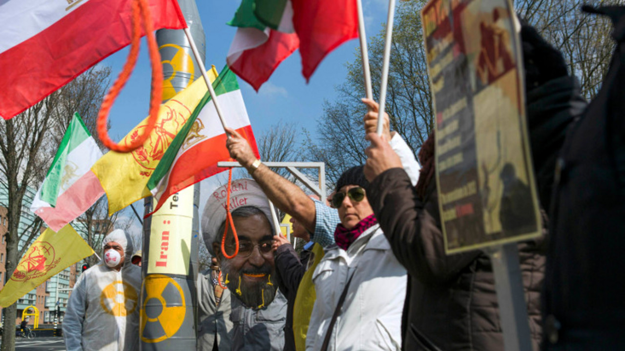 Iran, nuklearna moć, protesti