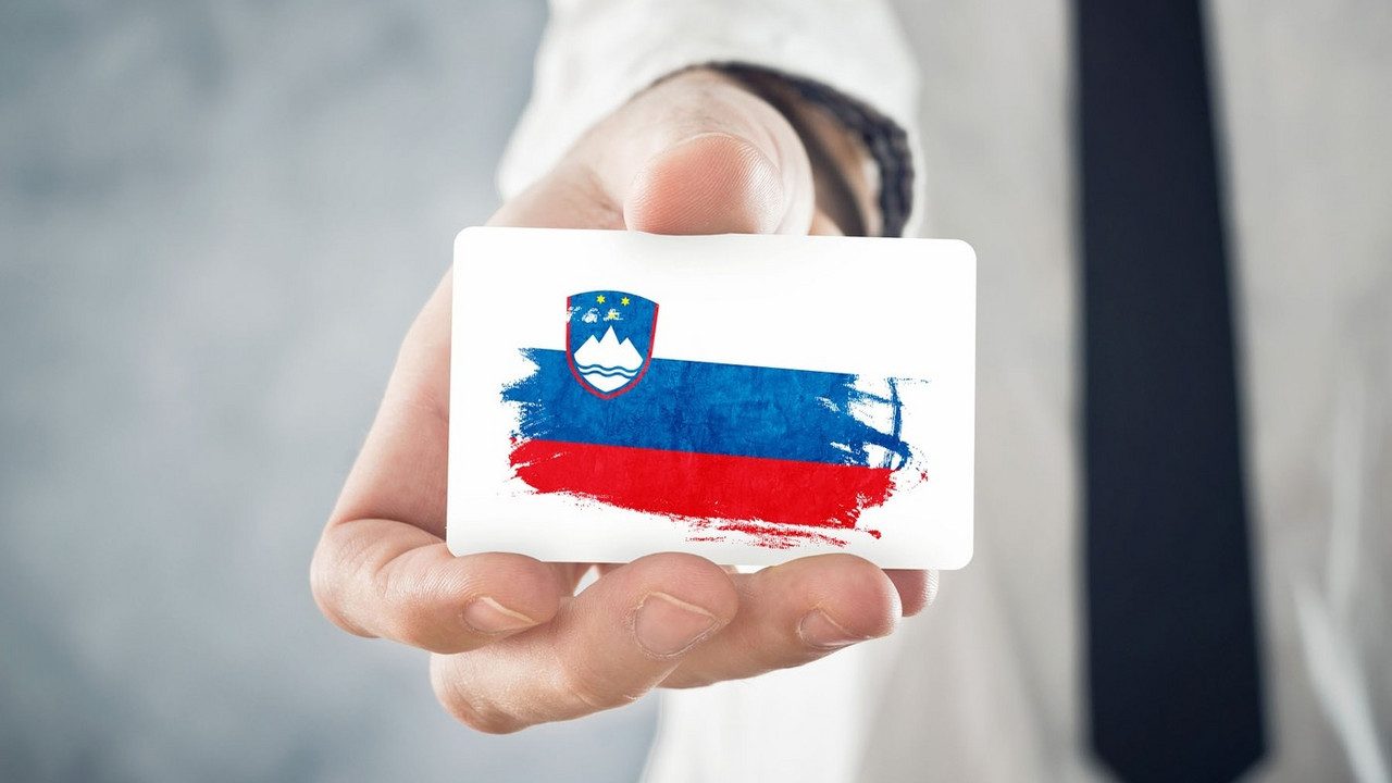 Vizit karta sa zastavom Slovenije