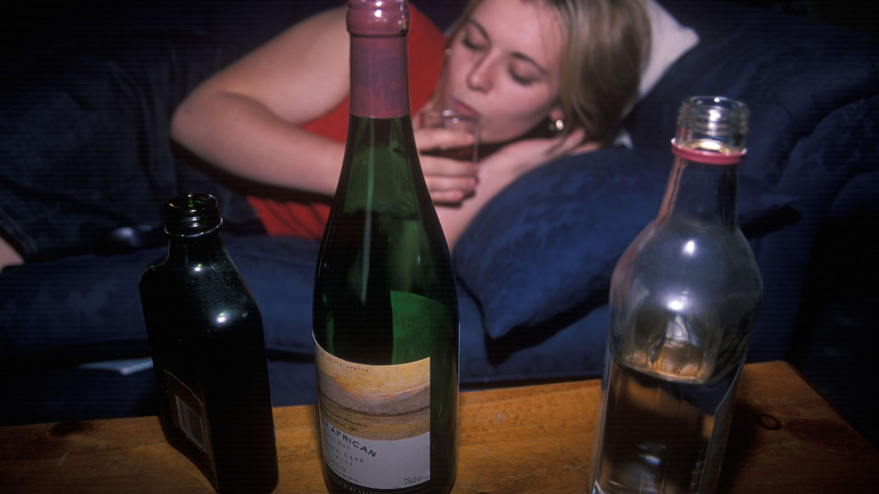 alkoholisana žena