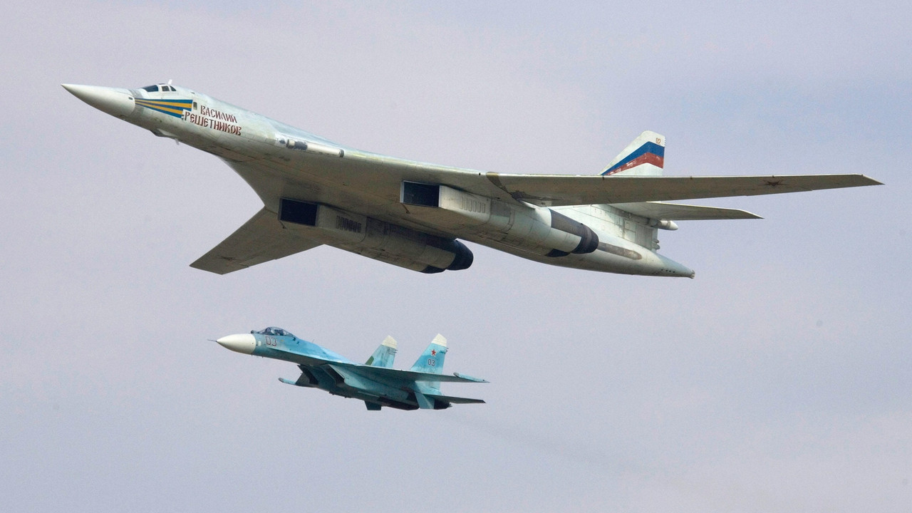 Tupoljev TU 160 strateški bombarder u letu
