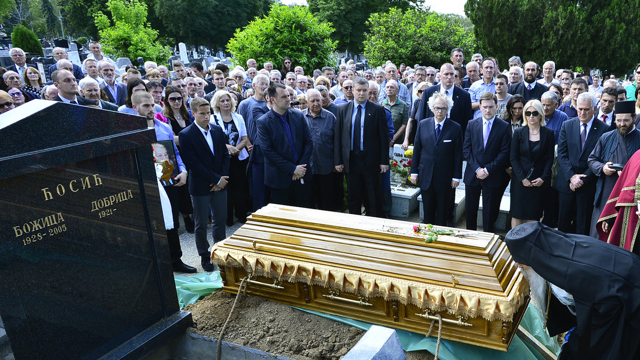 Sahrana Dobrice Ćosića
