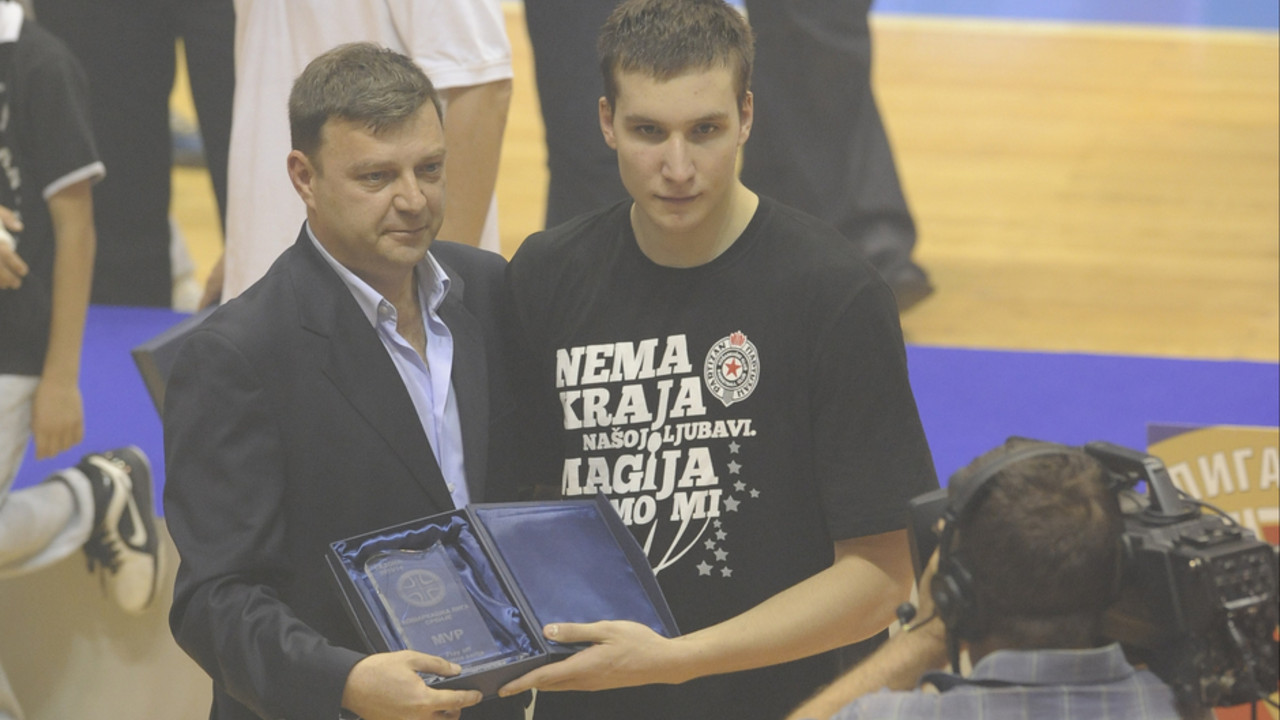 Bogdan Bogdanović dobija MVP priznanje