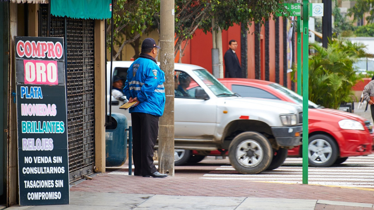 Miraflores, auto, policajac, ulica