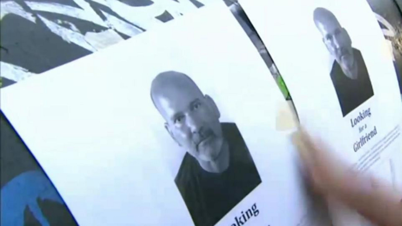 Plakati na kojima Njujorčanin traži devojku