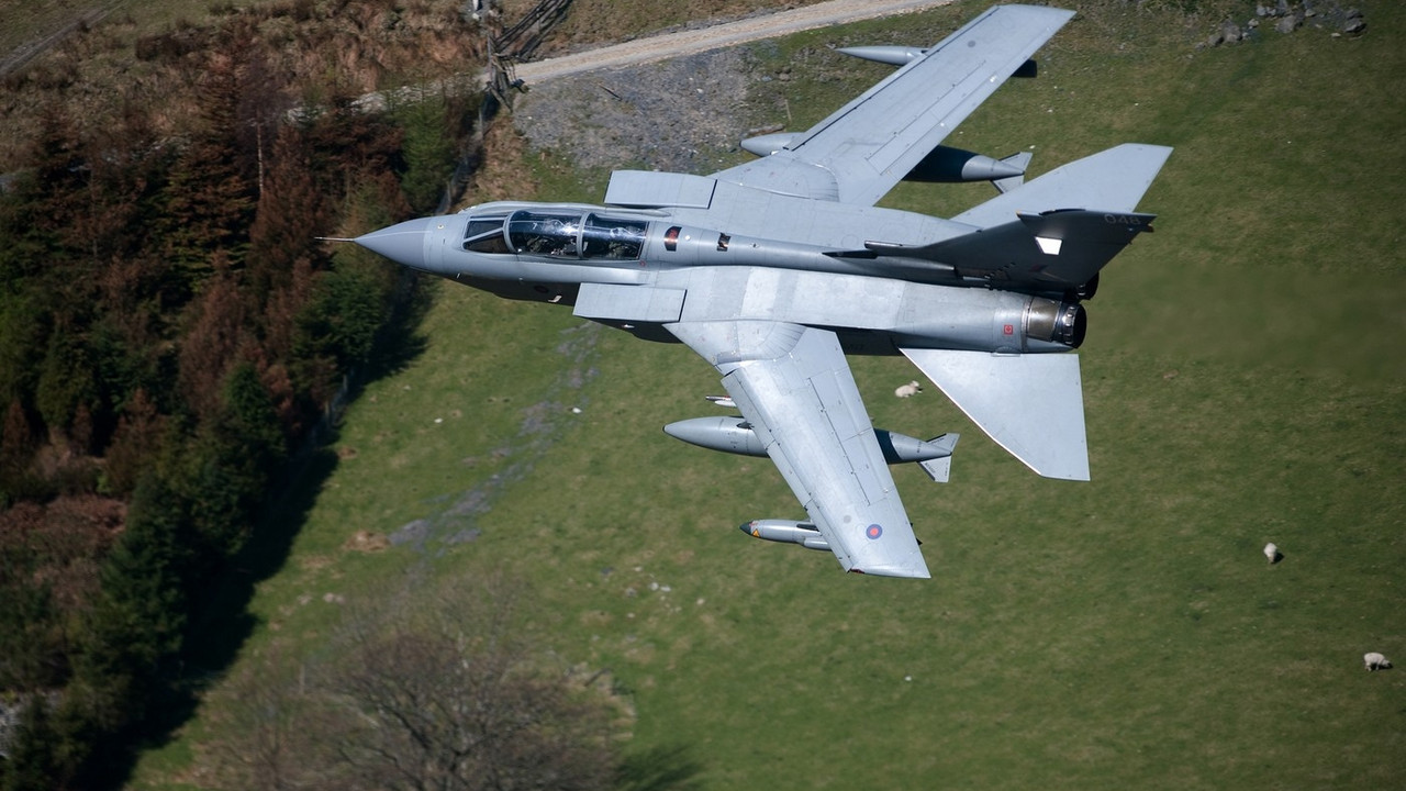 Tornado avion