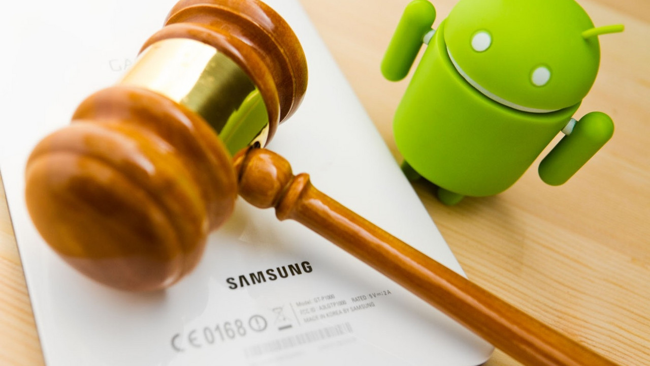 Samsung tablet pored Android znaka