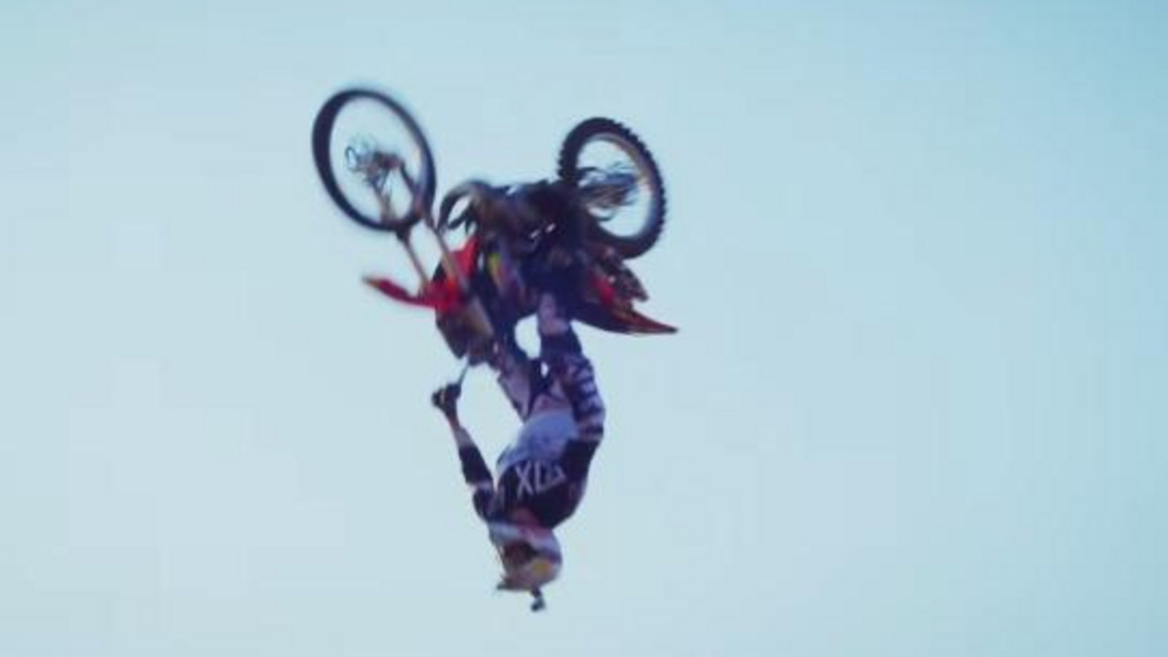 Motor salto unazad