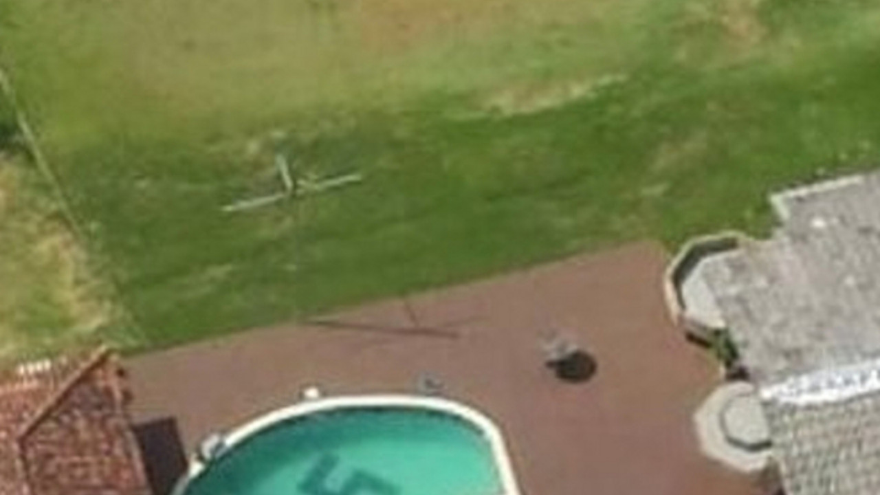 Kukasti krst na dnu bazena