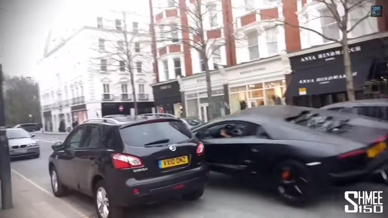 Lambordžini se sudara sa drugim automobilima