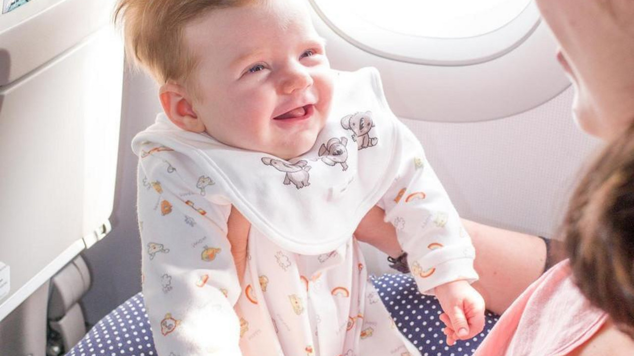 Beba u avionu