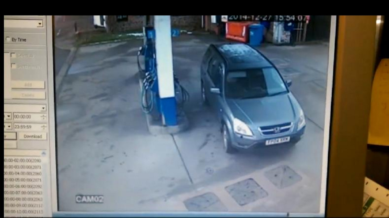 Žena ne može da namesti auto!
