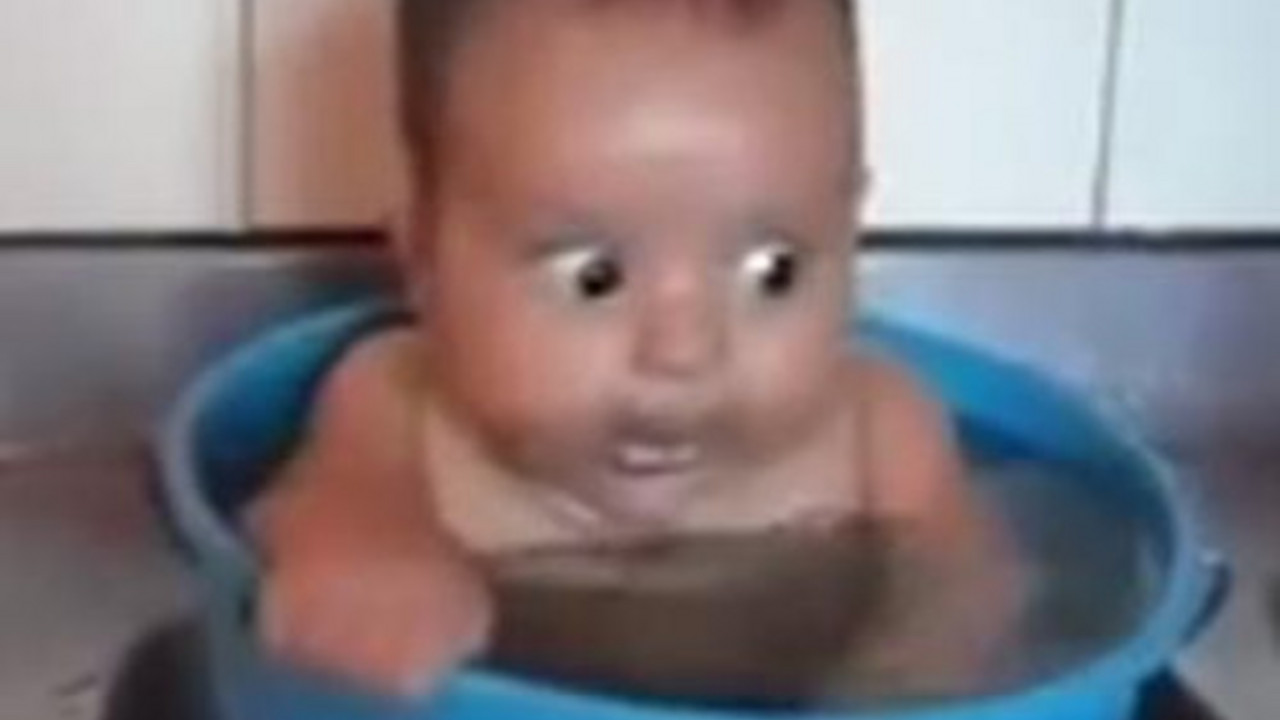 beba se kupa