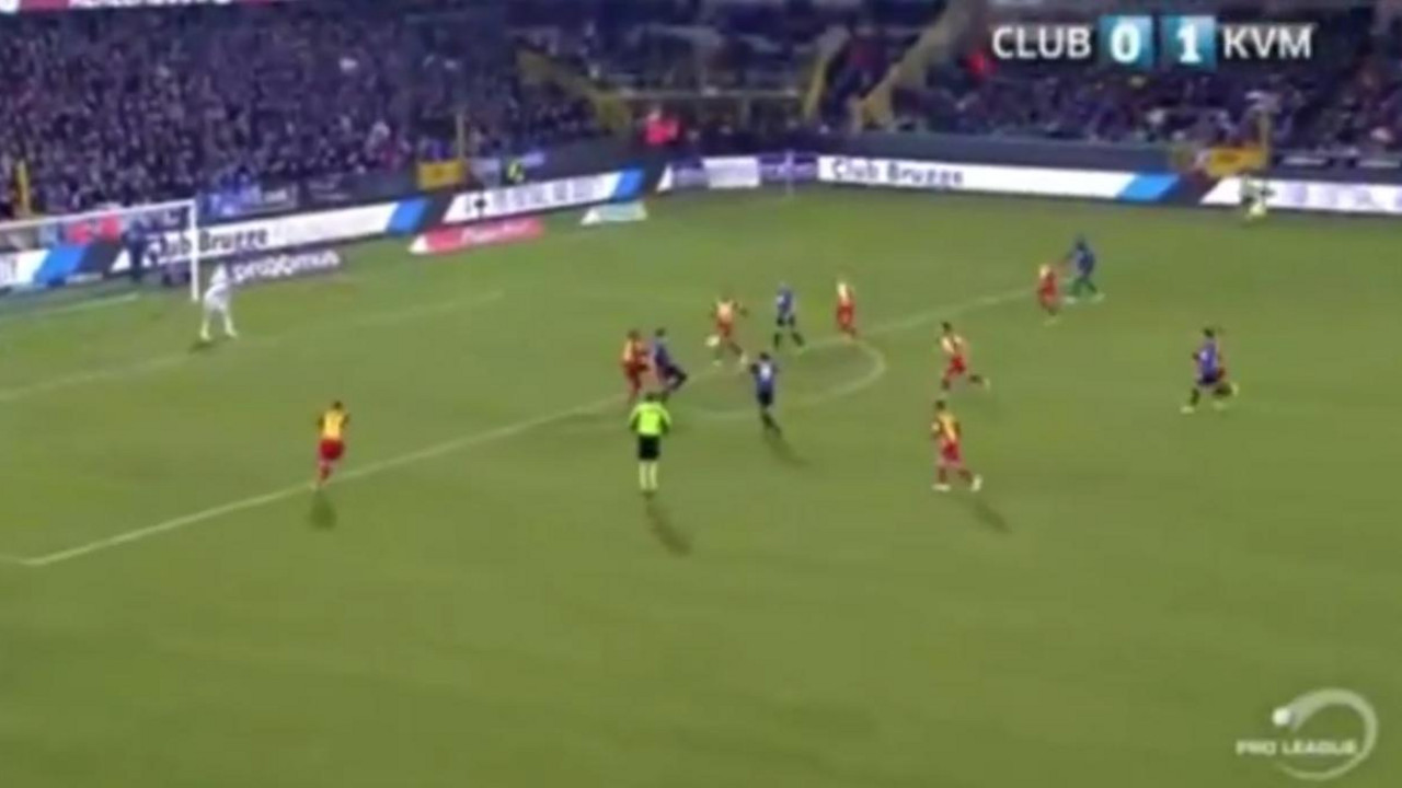 Fudbaler Briža Tom de Suter postiže prelep gol u meču protiv Mehelena
