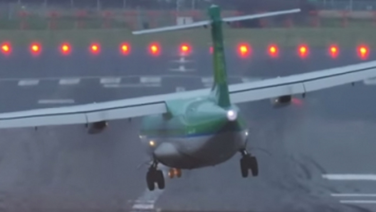 Avion pod naletom vetra
