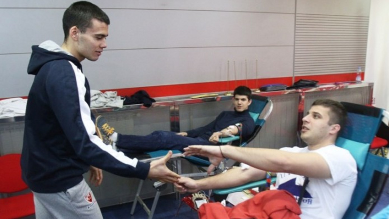 Davanje krvi na stadionu "Rajko Mitić"