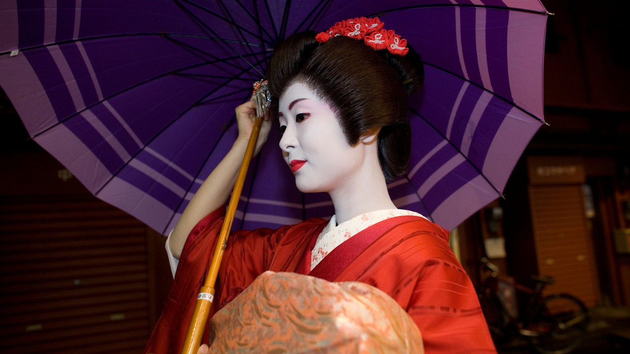 maskirana žena u Japanu sa kišobranom