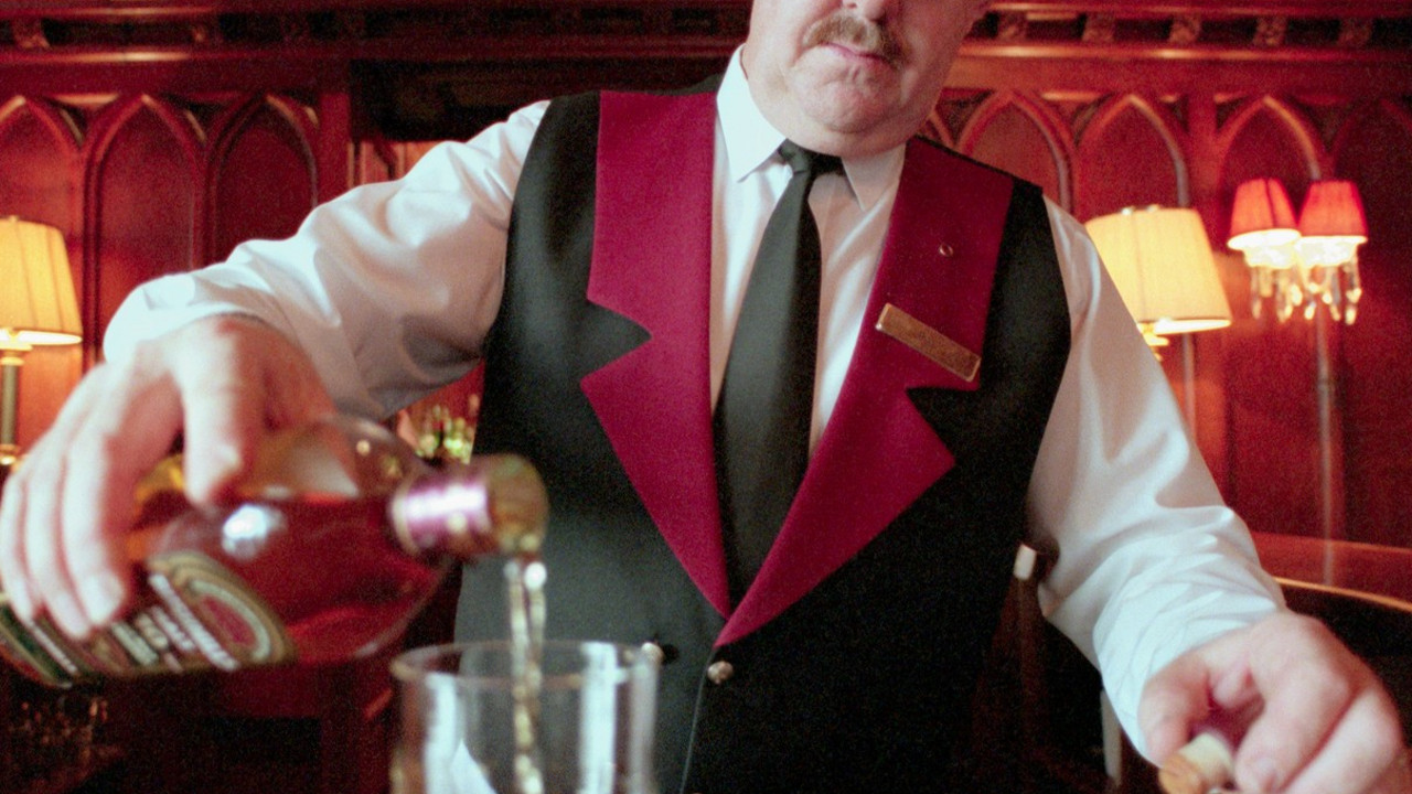 Barmen sipa viski