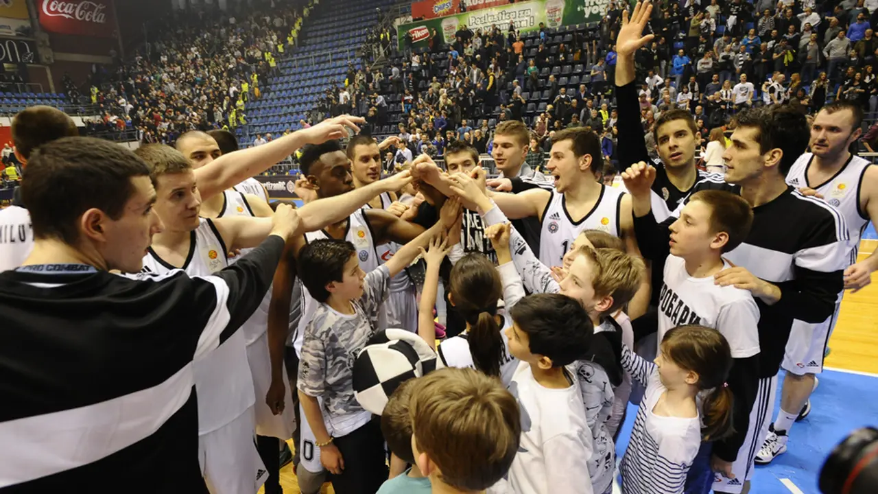 Košarkaši Partizana slave pobedu u derbiju