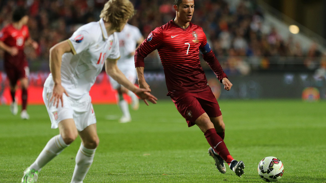 Dušan Basta u duelu sa Kristijanom Ronaldom