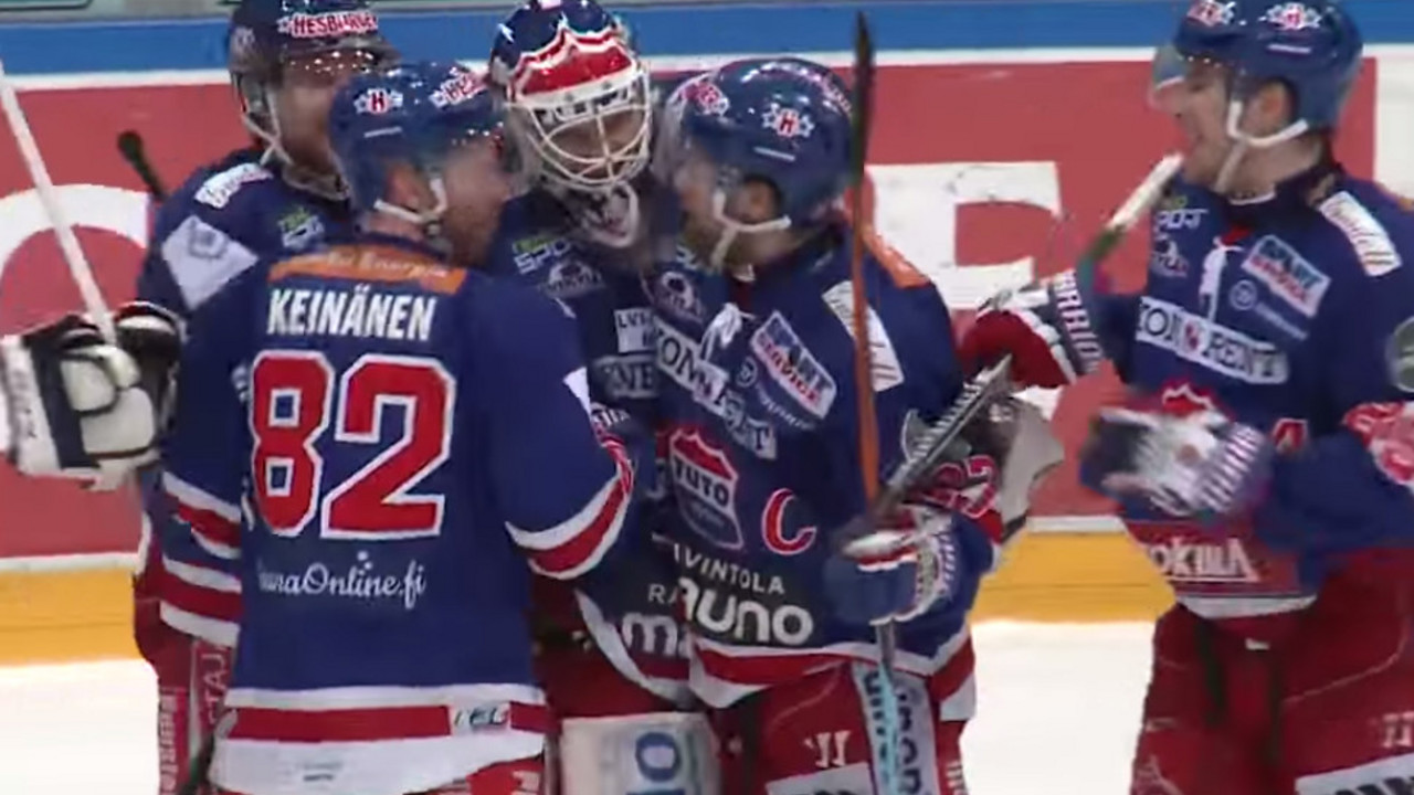 Slavlje hokejaškog golmana koji je dao gol