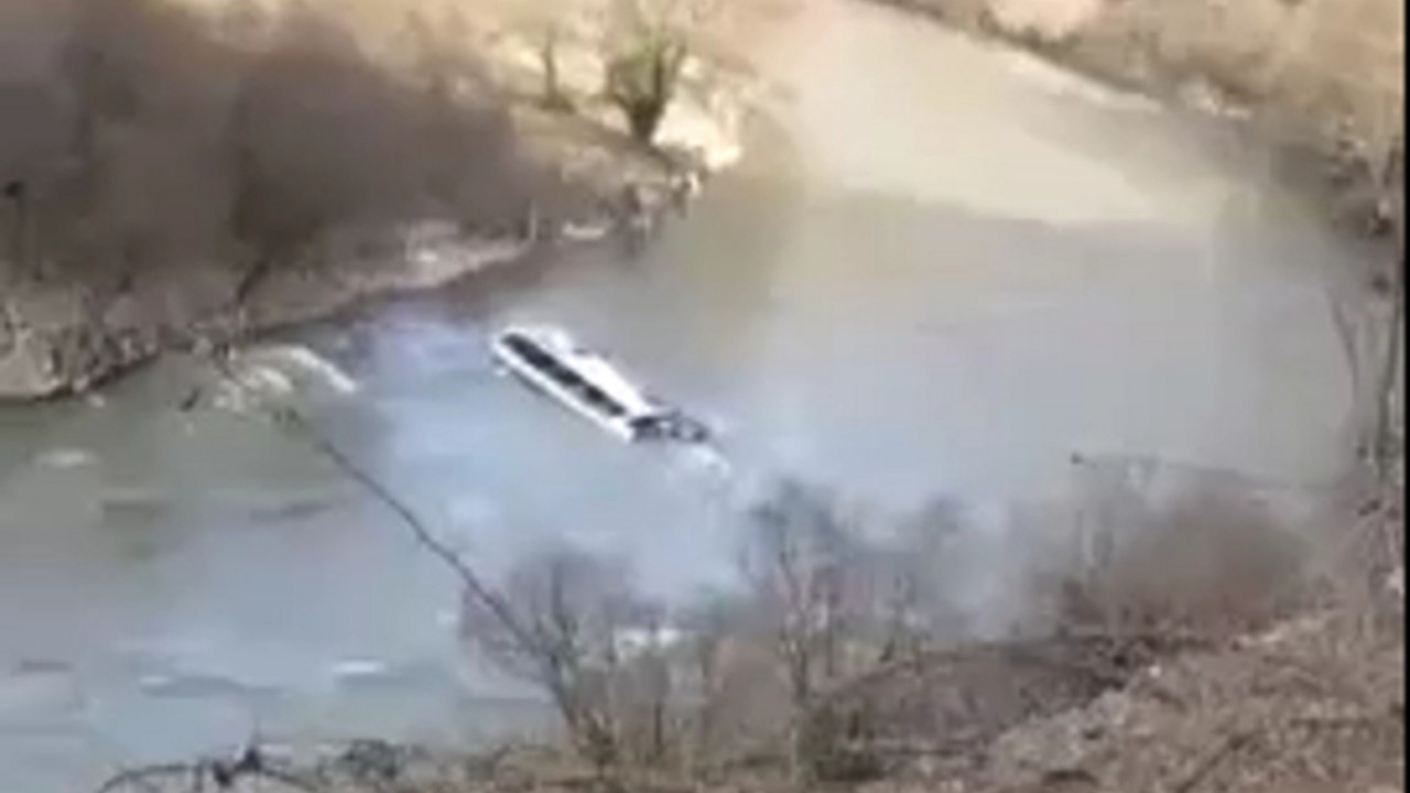 Autobus u reci Lim