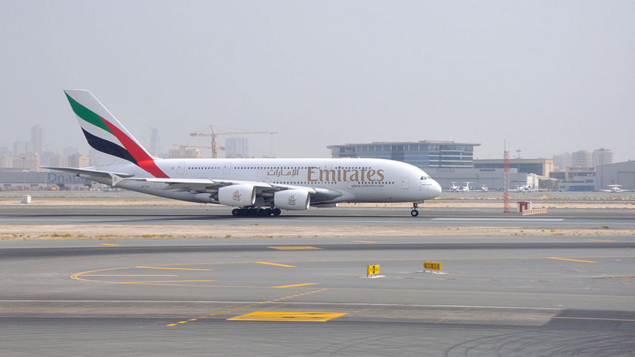 Avion "Emirata"