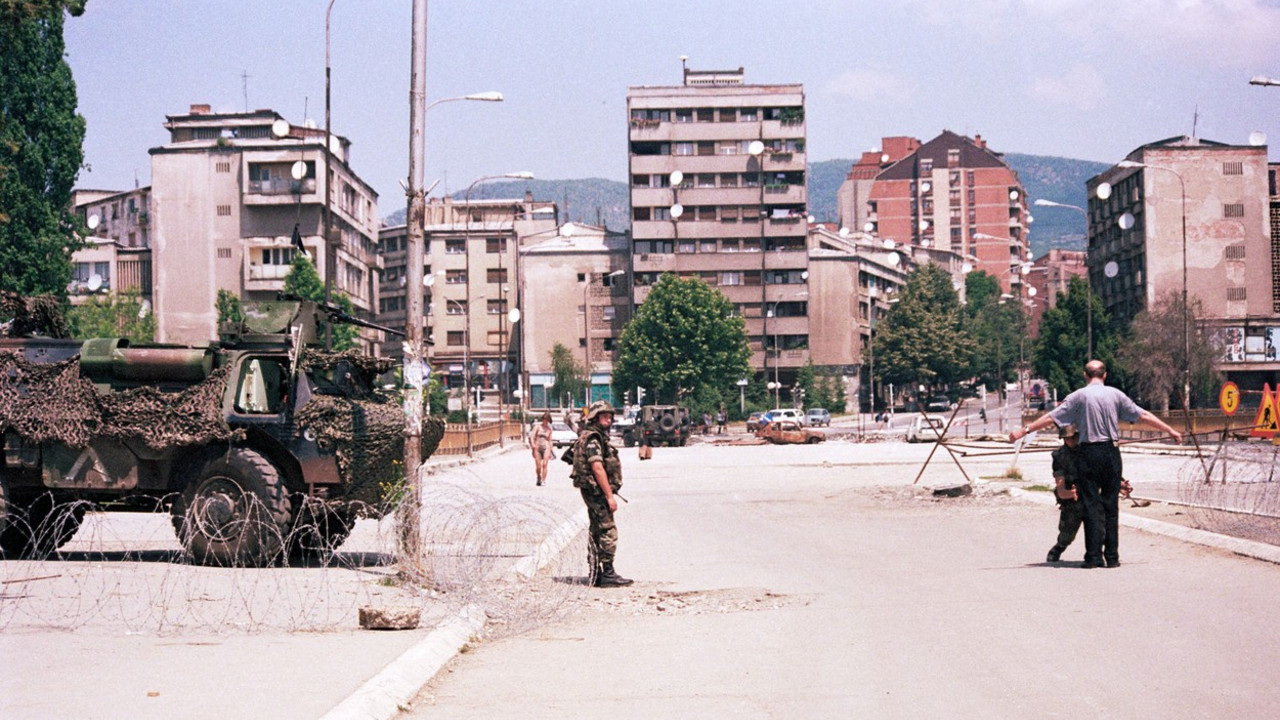 NATO trupe u Kosovskoj Mitrovici