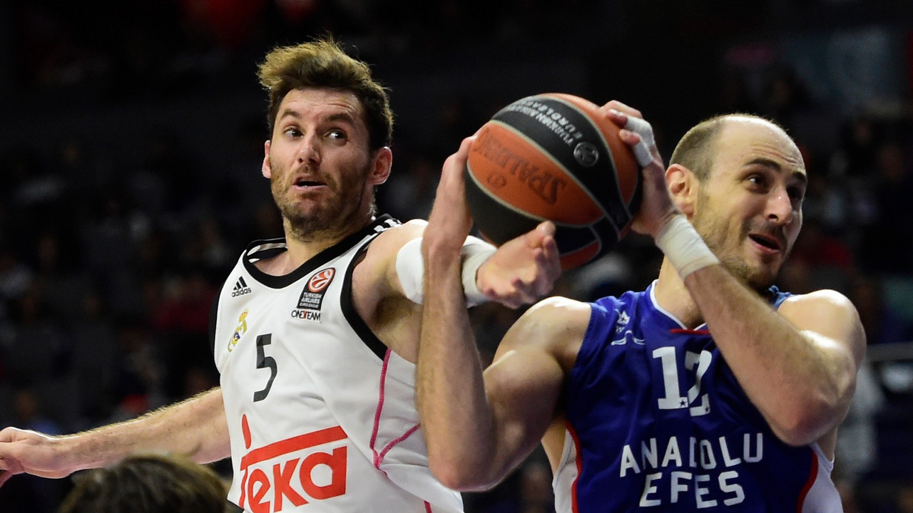 Duel Rudija Fernandeza i Nenada Krstića u meču Real - Efes