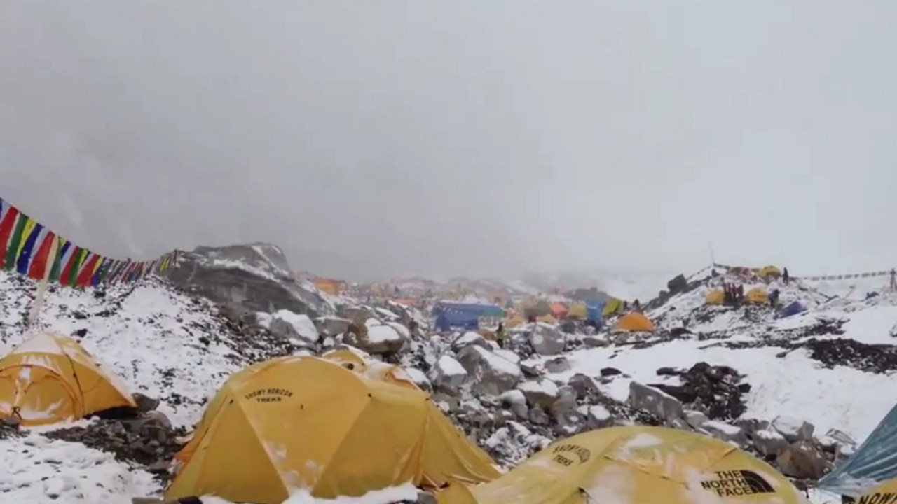 Planinari na baznom kampu Everest 