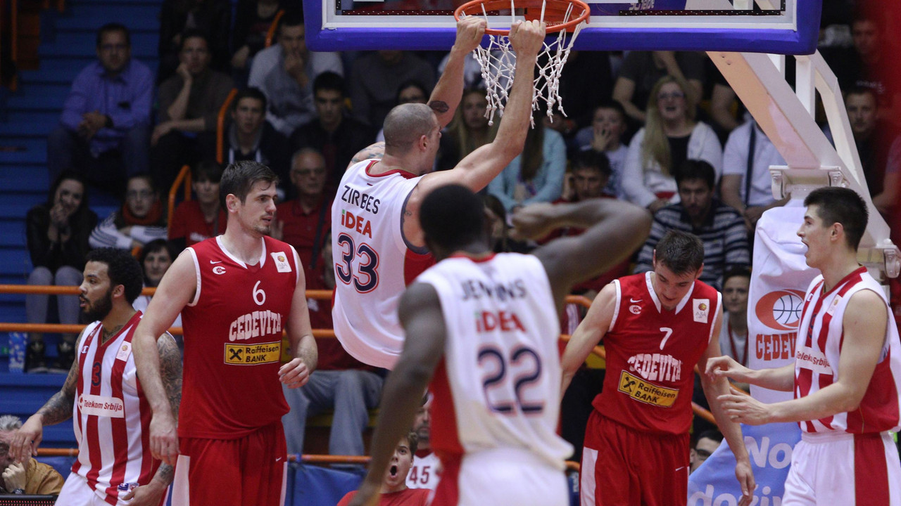 Maik Cirbes zakucava u finišu četvrtog meča finala ABA lige Cedevita - Crvena zvezda
