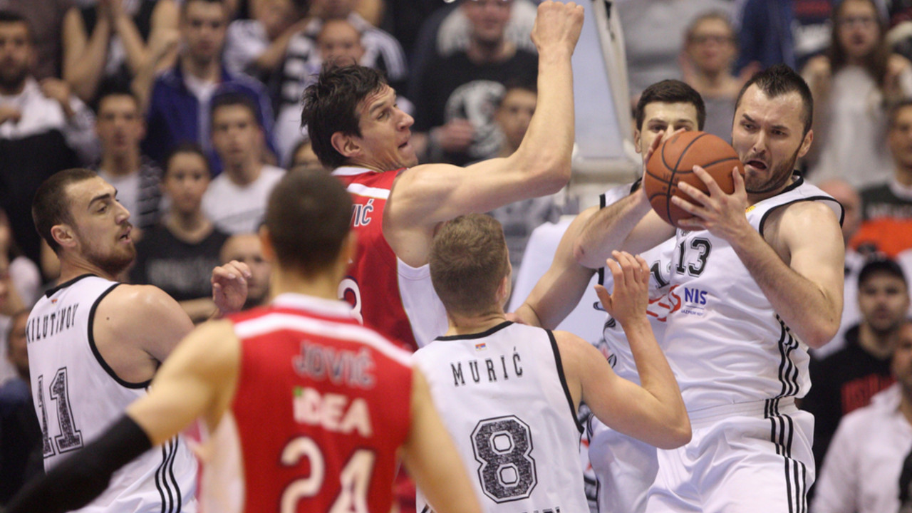 Košarkaši Crvene zvezde i Partizana