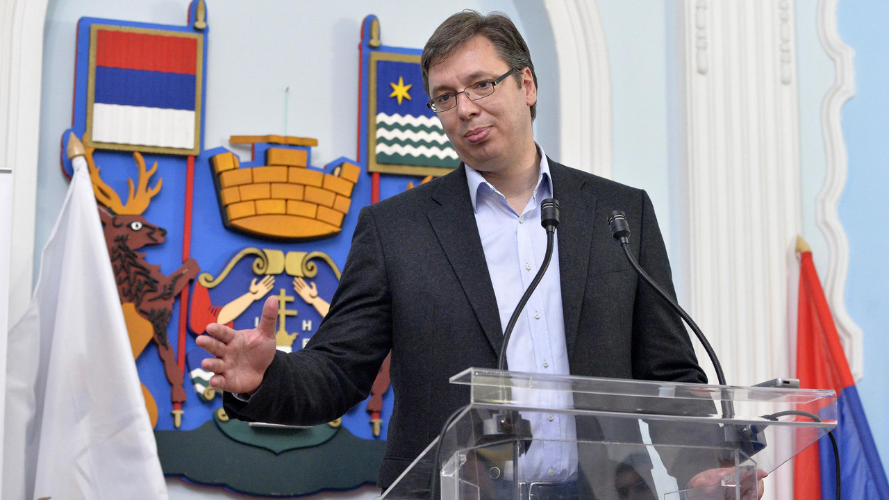 Premijer Aleksandar Vučić pozdravlja se sa građanima Rume