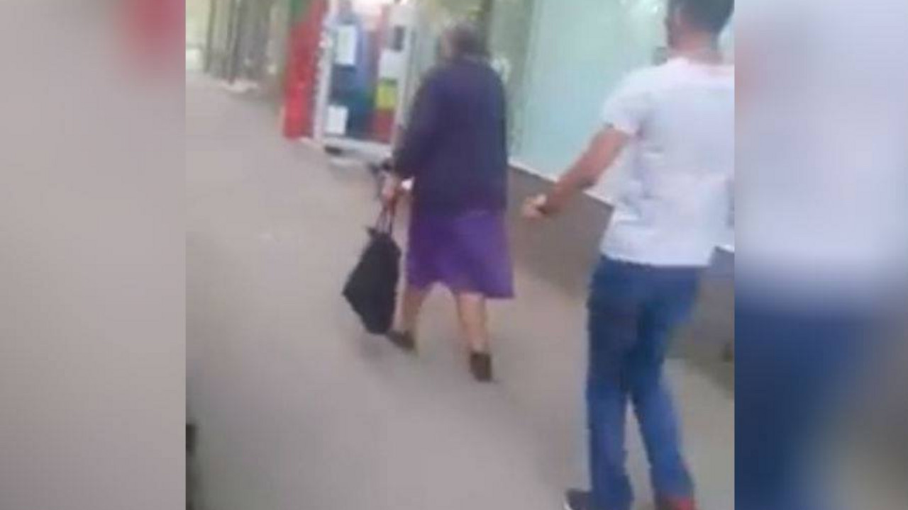Nasilnik gađa baku jajetom u glavu