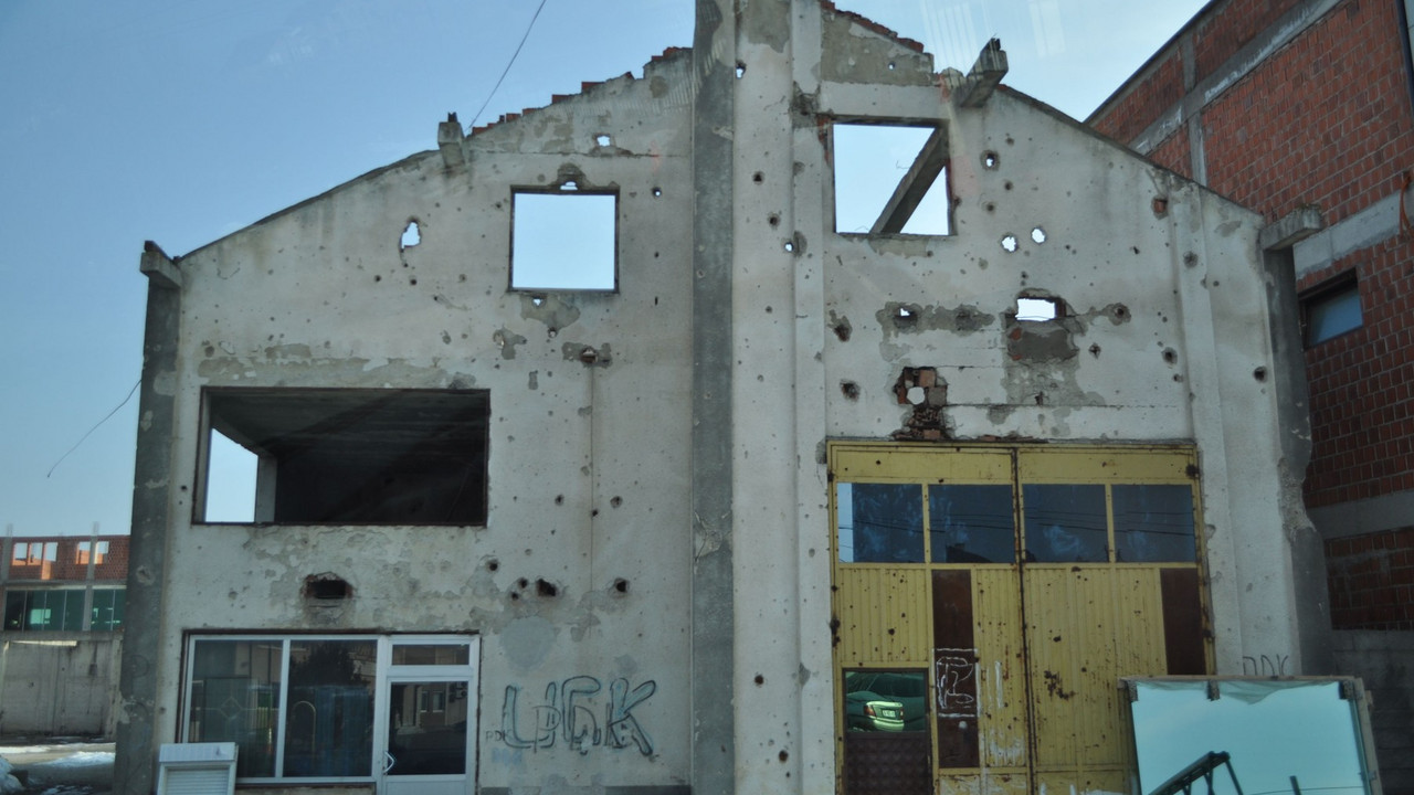 Kosovo-izrešetana kuća