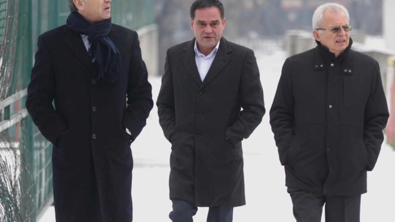 ZVEZDAN TERZIC sekretar, BLAZO RAOSAVLJEVIC sportski direktor, SVETOZAR MIJAILOVIC predsednik fudbalera Crvene zvezde