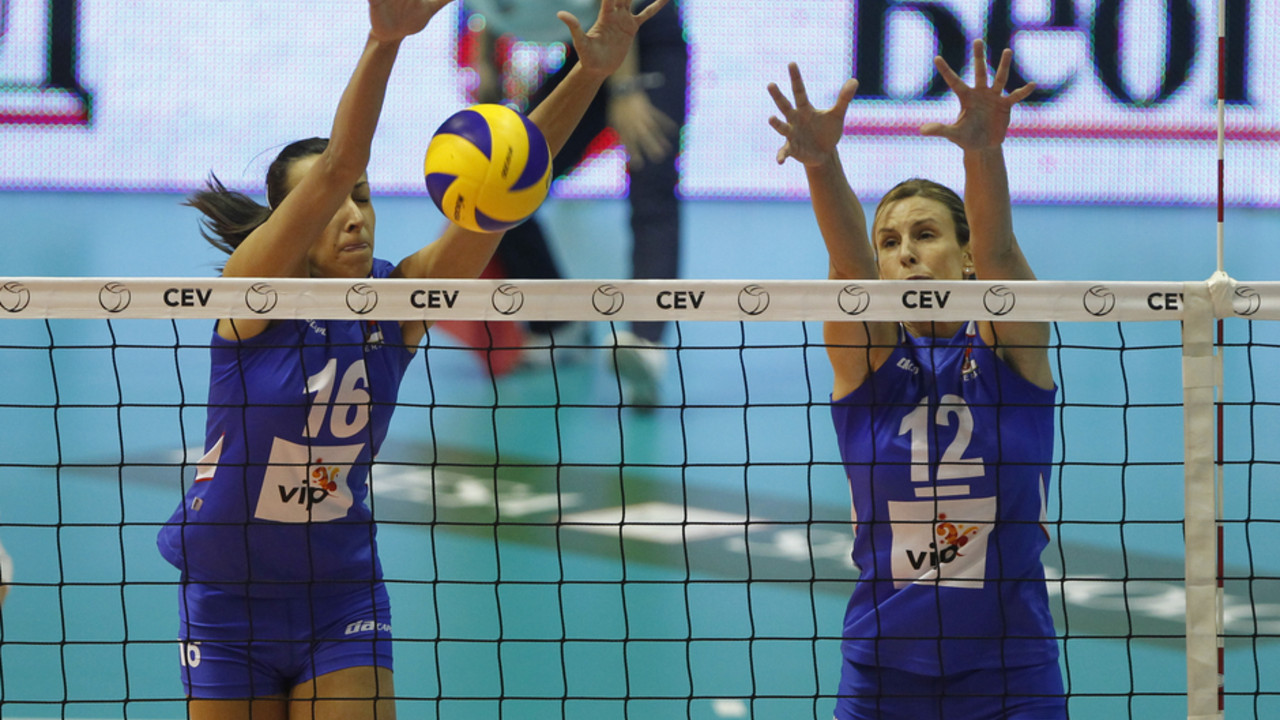 Milena Rašić i Jelena Nikolić u bloku